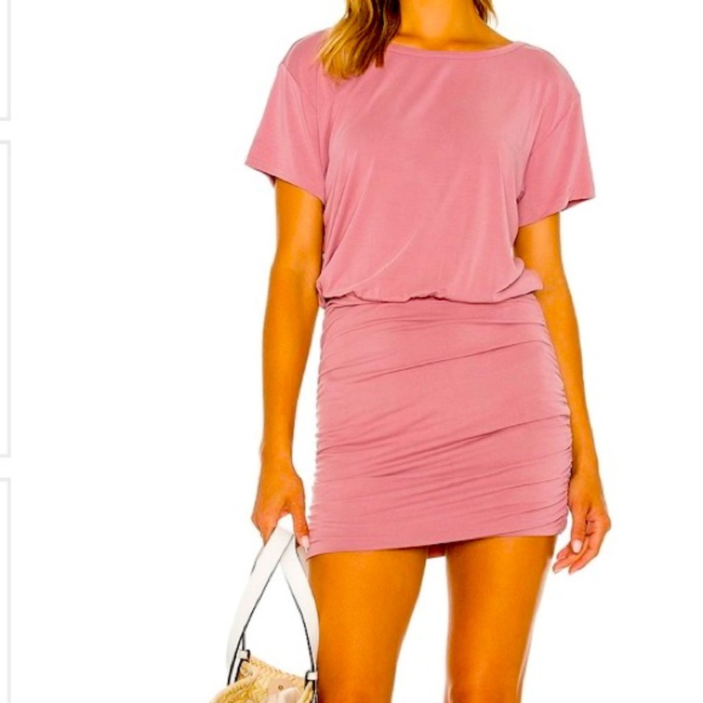 Never worn L Space Balboa dress. Dusty rose t-shirt dress. size small. Adorable!